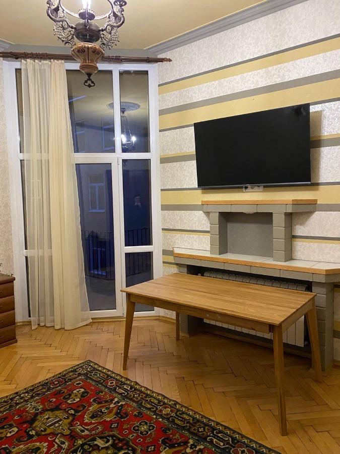 Happy Apartment On Kopernik 30 Lviv Exterior foto